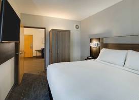 Holiday Inn Express & Suites I-95 CAPITOL BELTWAY-LARGO by IHG 5