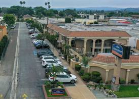 Howard Johnson by Wyndham Buena Park 4
