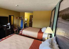 Super 8 by Wyndham Dyersville 5