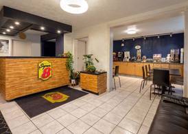 Super 8 by Wyndham Wooster 2
