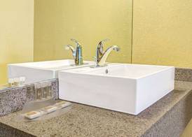 Days Inn by Wyndham St. Petersburg Central 2