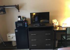 Super 8 by Wyndham Weston WV 4