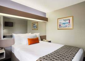 Microtel Inn By Wyndham Louisville East 3