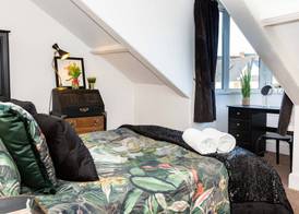 5-bed House With Distant sea Views in Plymouth 3