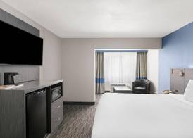 Travelodge Inn & Suites by Wyndham Anaheim on Disneyland Dr 4