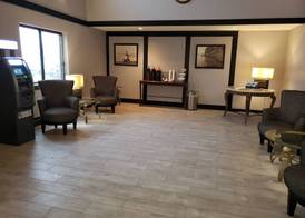 Super 8 by Wyndham Milwaukee Airport 5