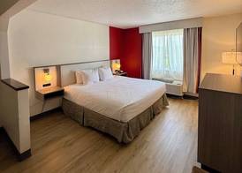 Ramada by Wyndham Glendale Heights/Lombard 5
