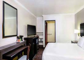 Travelodge by Wyndham Commerce Los Angeles Area 5