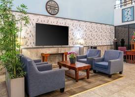 Days Inn & Suites by Wyndham Artesia 4