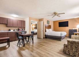 Econo Lodge Selmer 4