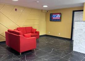 Super 8 by Wyndham Vandalia/Dayton International Airport 4