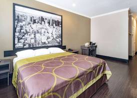 Super 8 by Wyndham North Hollywood 4