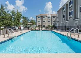 Microtel Inn & Suites by Wyndham Jacksonville Airport 2