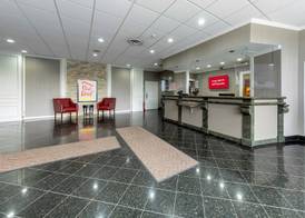 Red Roof Inn PLUS+ Woodbridge - Carteret 2