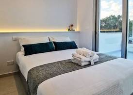 Phaedrus Living - Seaside Deluxe Flat Harbour 107 3