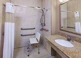 La Quinta Inn & Suites by Wyndham Pearland - Houston South 3