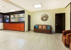 Howard Johnson by Wyndham Arlington Ballpark / Six Flags 2