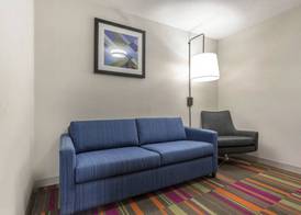 Holiday Inn Express & Suites CHICAGO WEST - ST CHARLES by IHG 3