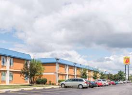 Super 8 by Wyndham Columbus 3