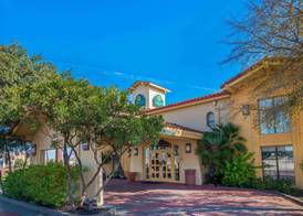 Townhouse Garden Inn & Suites San Antonio I 35 2