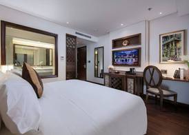The Q Hotel 5