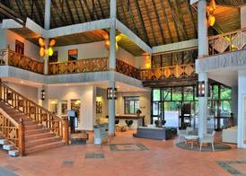 Cresta Mowana Safari Resort & Spa 5