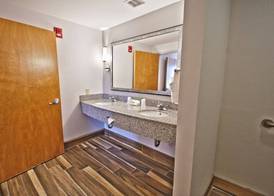 Holiday Inn MANAHAWKIN/LONG BEACH ISLAND by IHG 3