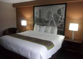 Super 8 by Wyndham Lynnwood 2