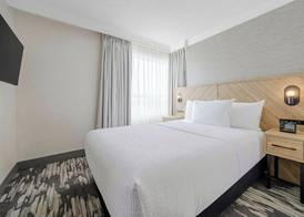 Sandman Signature Mississauga Hotel 4