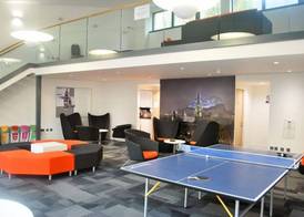 JOIVY Budget 4,5 and 6 bed private flats, in Historic Old Town - Adults Only 5