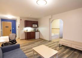 Holiday Inn Express & Suites DETROIT - UTICA by IHG 3