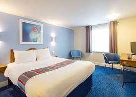 Travelodge Cardiff Airport 5