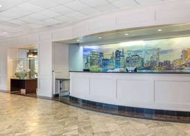La Quinta Inn & Suites by Wyndham Secaucus Meadowlands 3