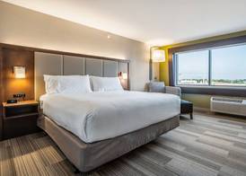 Holiday Inn Express & Suites PLATTEVILLE by IHG 4
