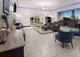 La Quinta by Wyndham Deer Park 3