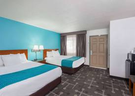 Howard Johnson by Wyndham National City/San Diego South 3