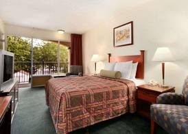 Travelodge by Wyndham Waukegan Gurnee 2