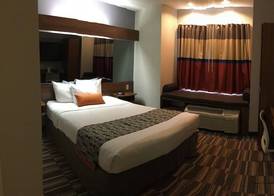 Microtel Inn & Suites by Wyndham Philadelphia Airport 3
