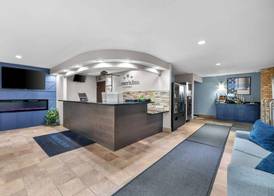 AmericInn by Wyndham Delafield-Milwaukee 2