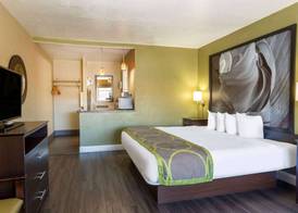Super 8 by Wyndham NAU/Downtown Conference Center 4