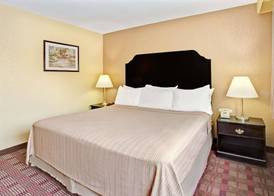 Howard Johnson by Wyndham Pikesville 2