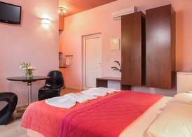 Petritos Rooms and Studios 5