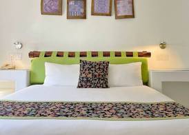 Seven Crown Express & Suites by Kavia 4