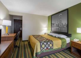 Super 8 by Wyndham College Park Wash DC Area 5