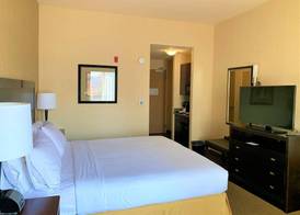Holiday Inn Express & Suites FRESNO NORTHWEST-HERNDON by IHG 3