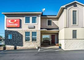Econo Lodge Inn & Suites North Syracuse Airport 5