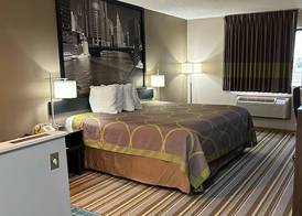 Super 8 by Wyndham Gilman 3