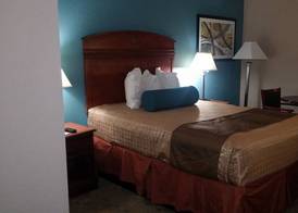 Days Inn by Wyndham Englewood Dayton Airport 5