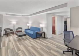 Holiday Inn Express & Suites GREENVILLE-I-85 & WOODRUFF RD by IHG 4