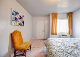 Pavilions Motel 5